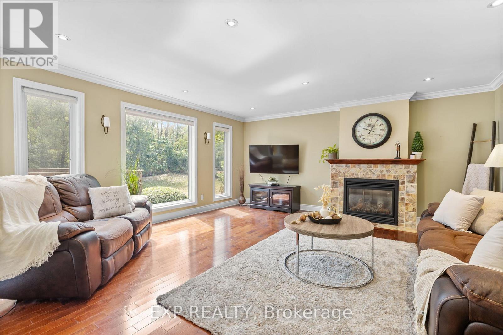 Photo 6 of 8325 Albert Bouwers Circle, Ottawa ON