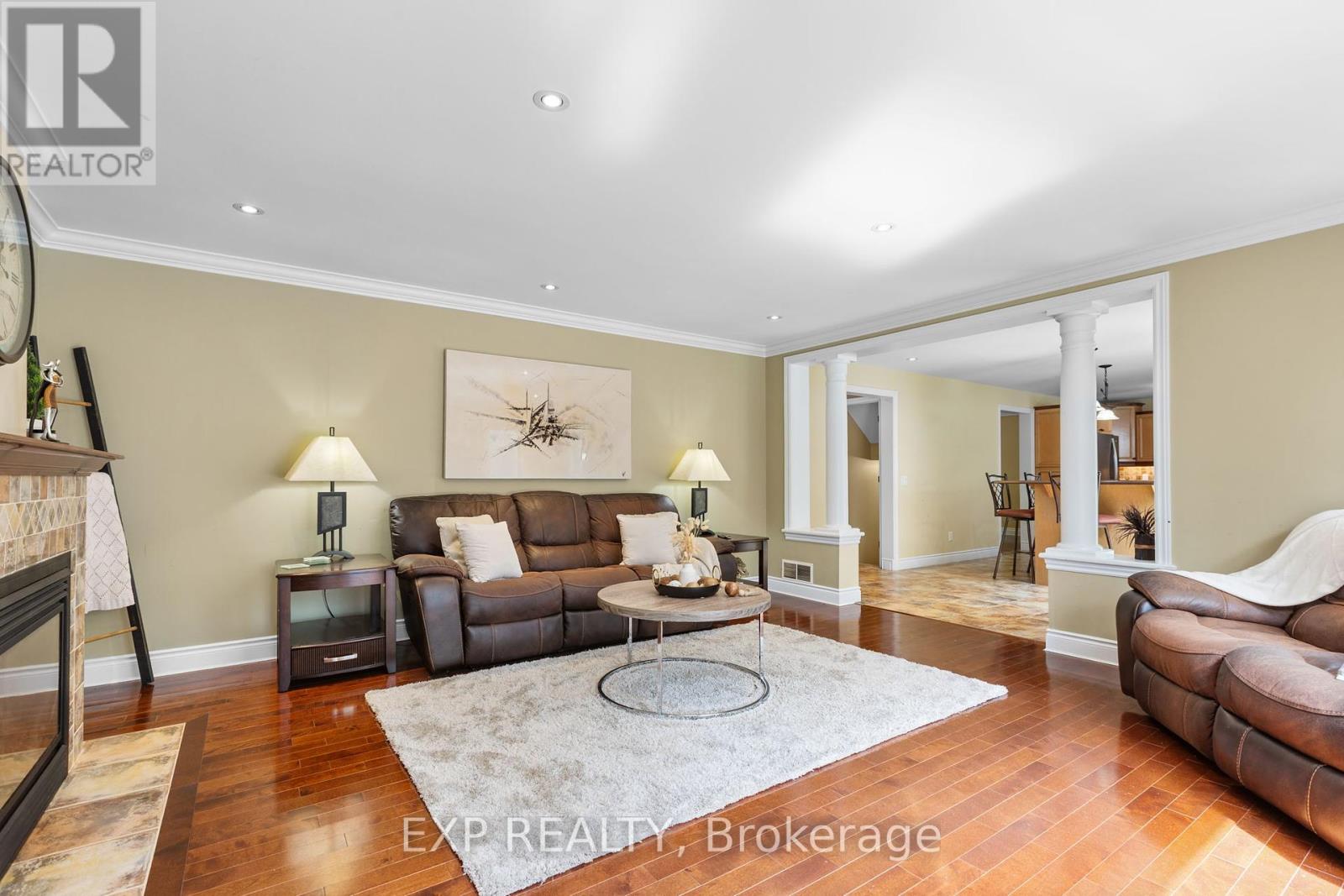Photo 7 of 8325 Albert Bouwers Circle, Ottawa ON
