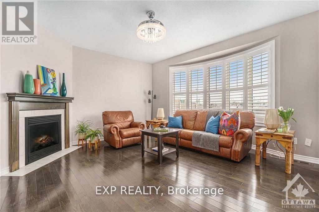 Photo 4 of 103 Coriolis Court, Ottawa ON