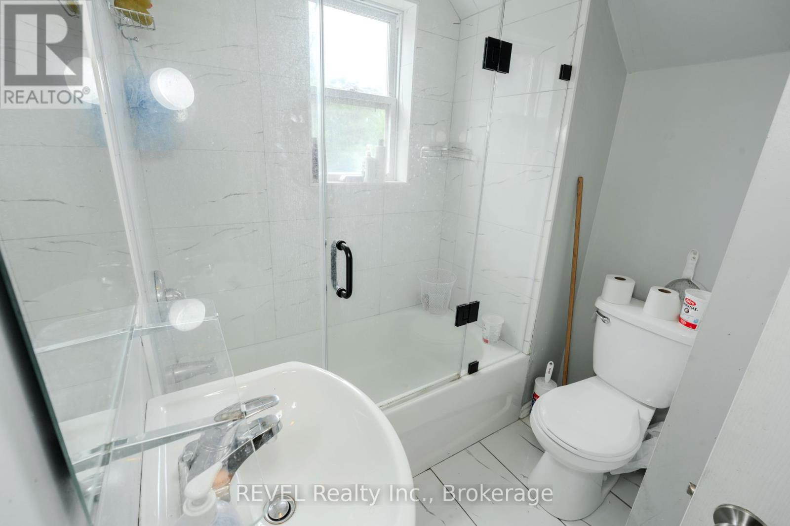 Photo 11 of 24 Imperial Street, Hamilton ON