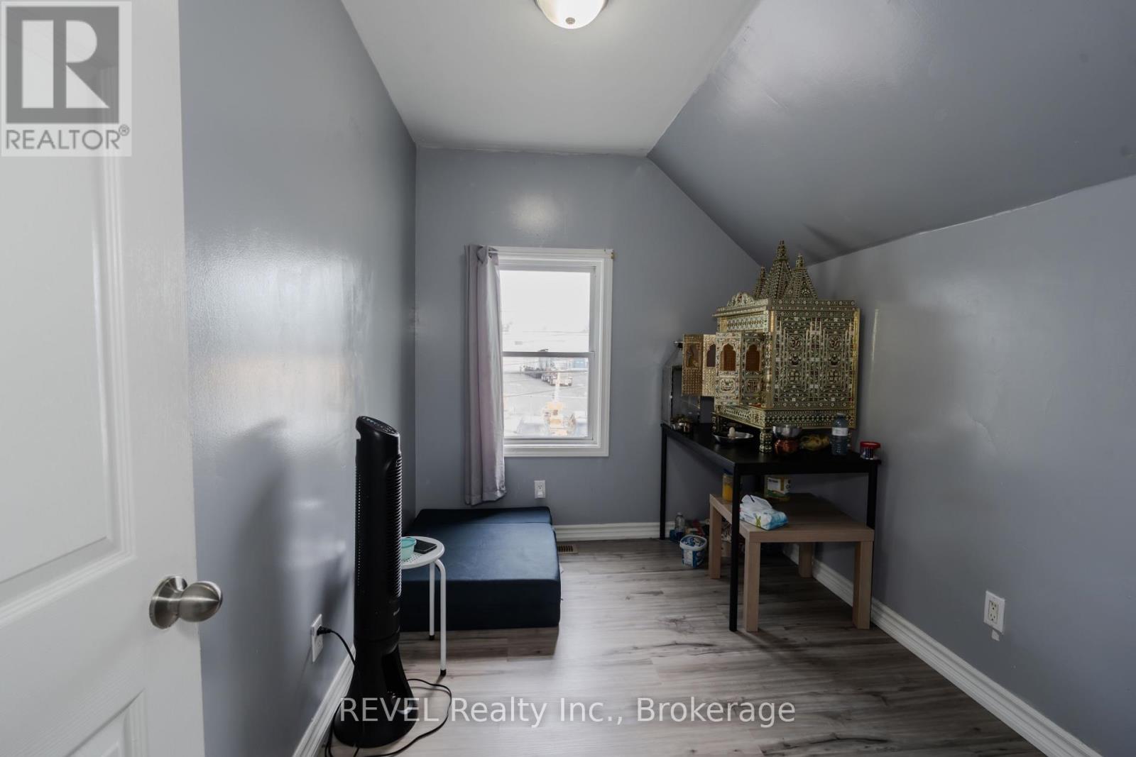 Photo 17 of 24 Imperial Street, Hamilton ON