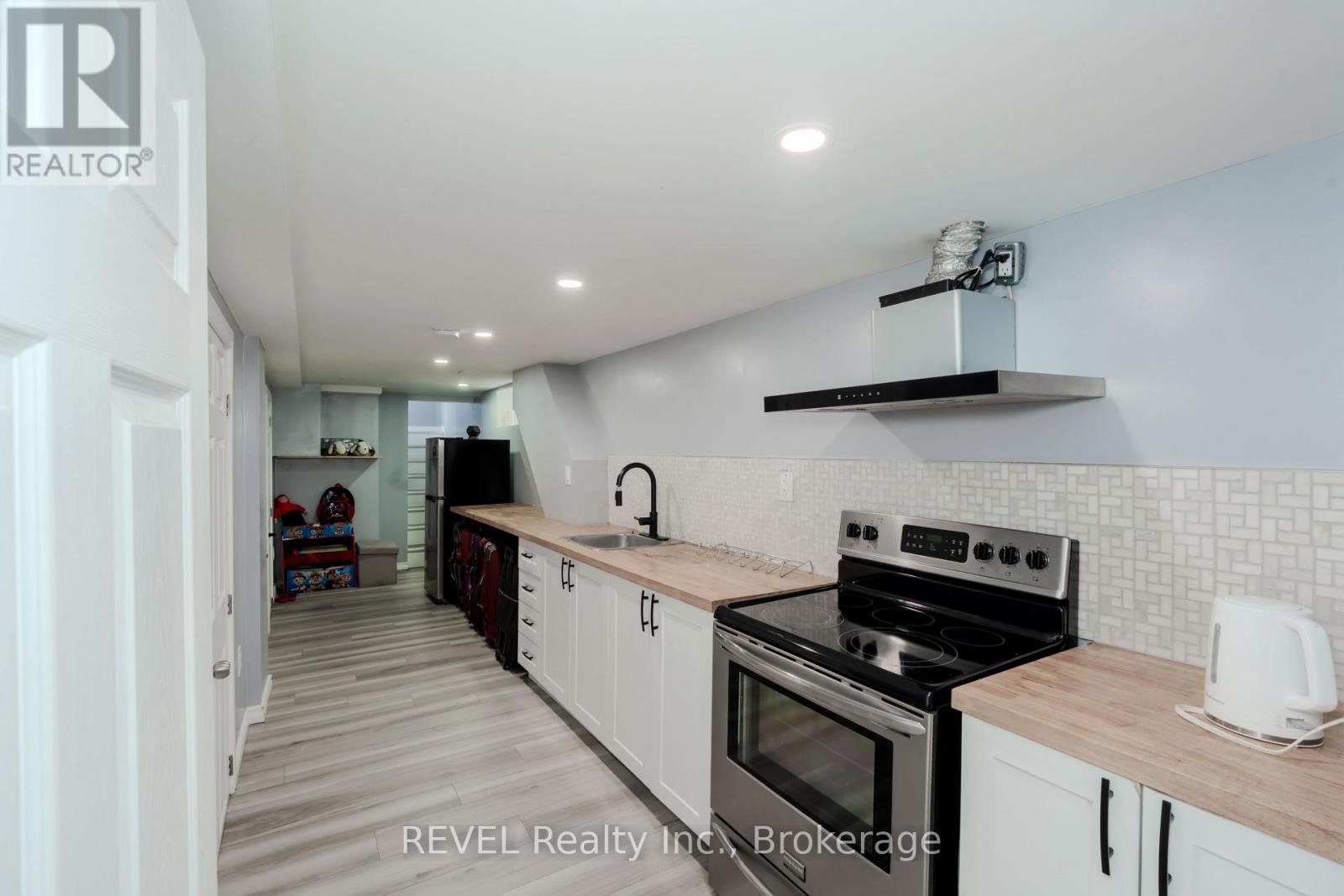 Photo 18 of 24 Imperial Street, Hamilton ON