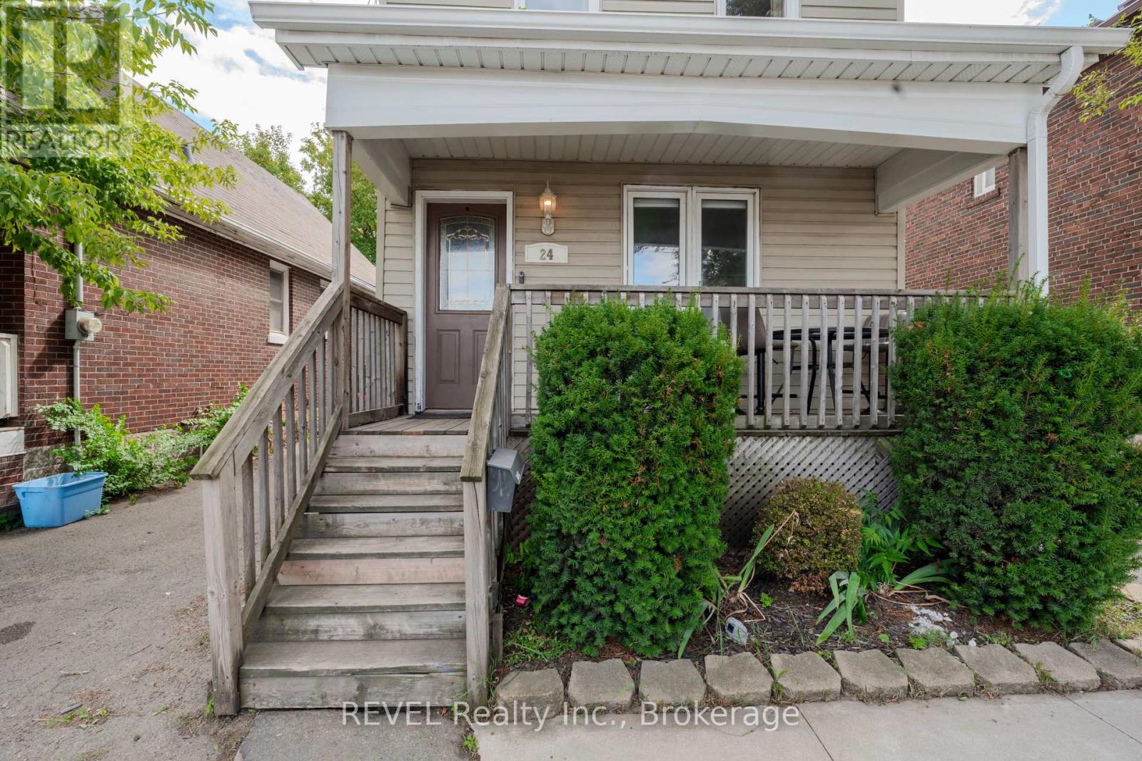 Photo 2 of 24 Imperial Street, Hamilton ON