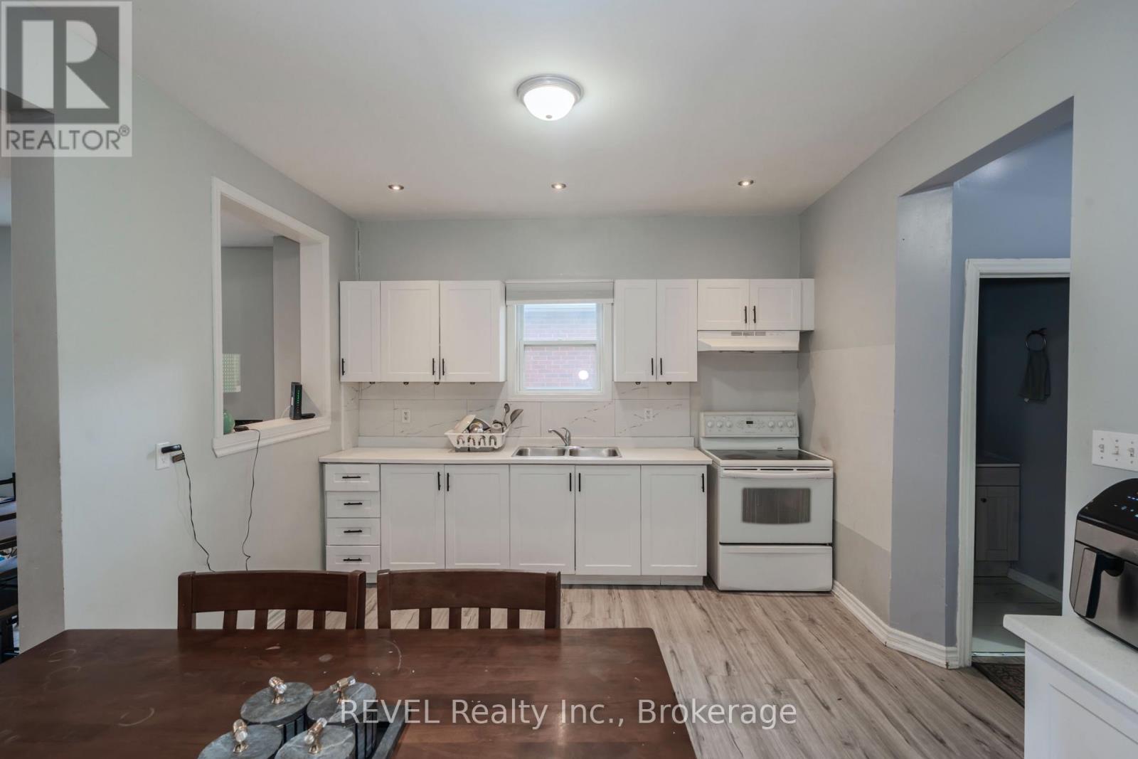 Photo 8 of 24 Imperial Street, Hamilton ON