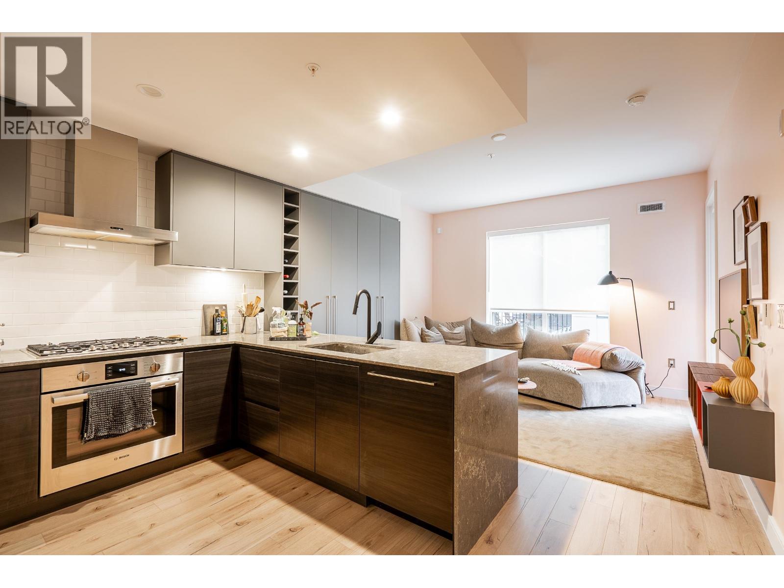 Photo 6 of 403 55 Klahanie Drive, Port Moody BC