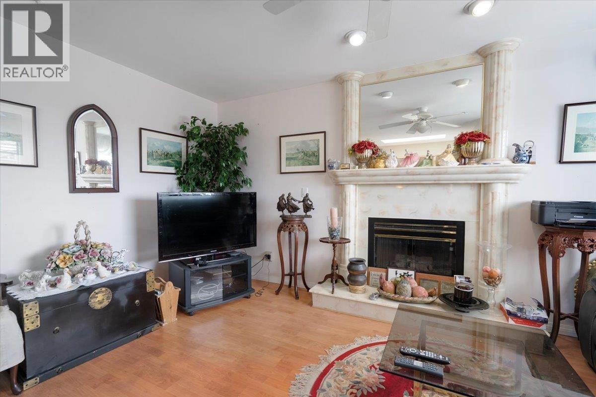 Photo 4 of 7138 Fraser Street, Vancouver BC