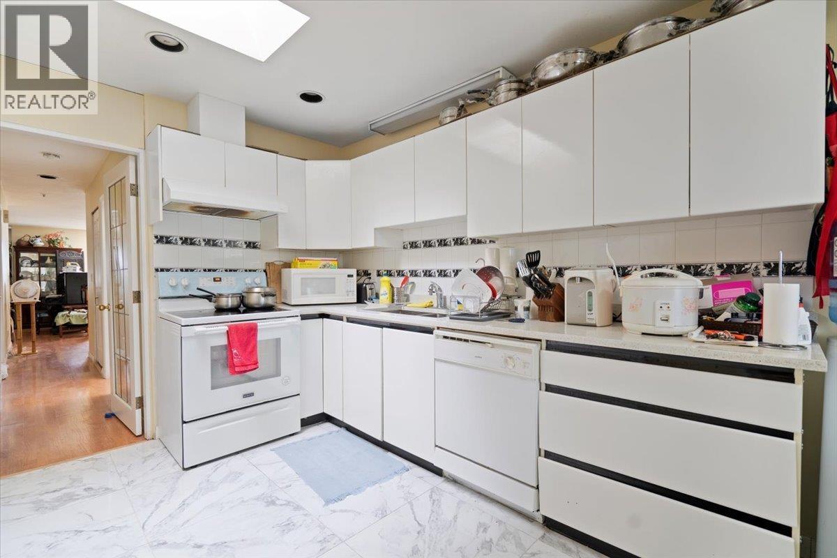 Photo 7 of 7138 Fraser Street, Vancouver BC