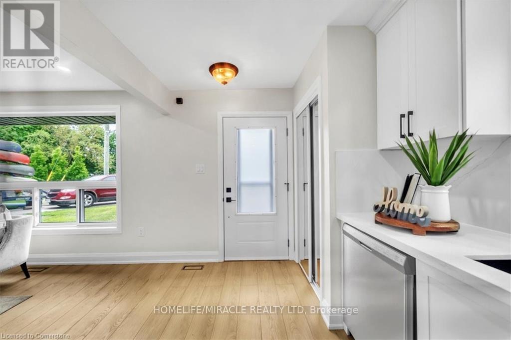 Photo 3 of 4476 Margueritte Avenue, Lincoln ON