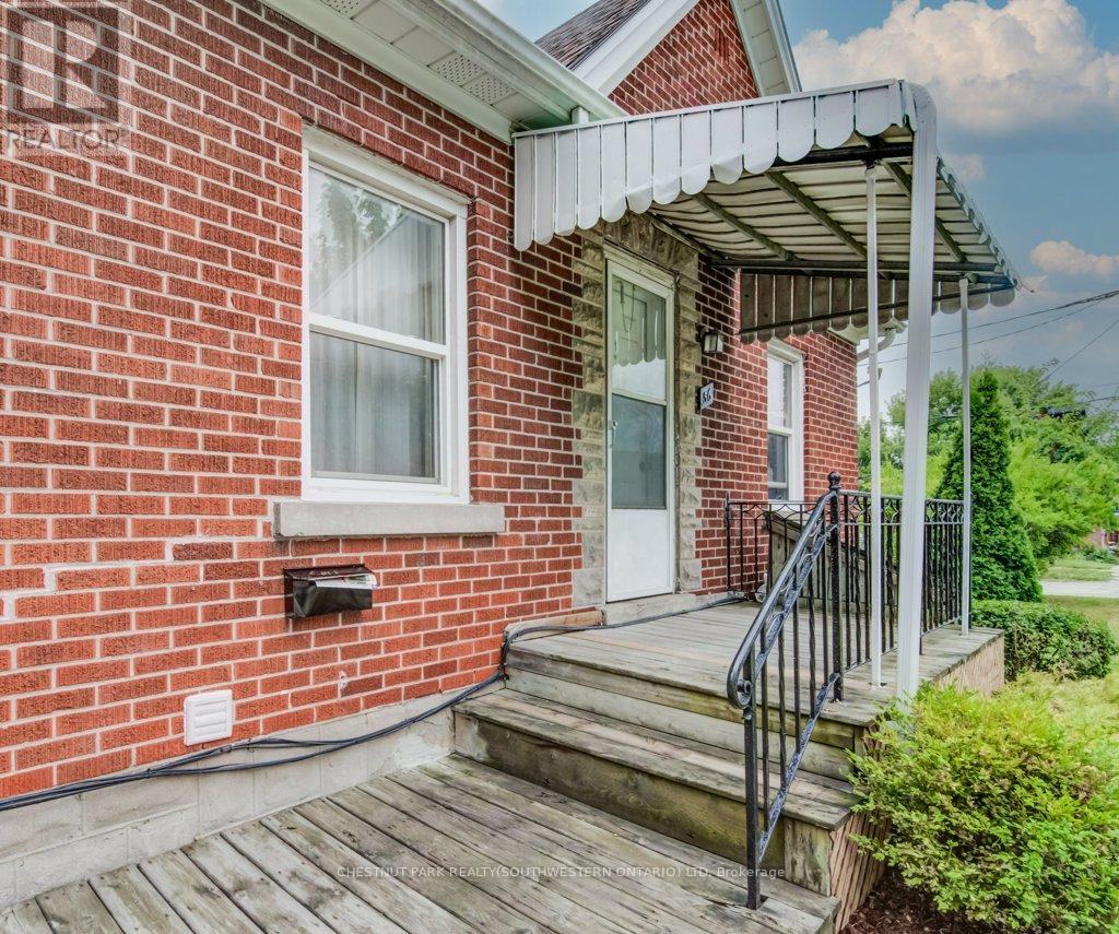 Photo 3 of 56 Lilac Street, Waterloo ON