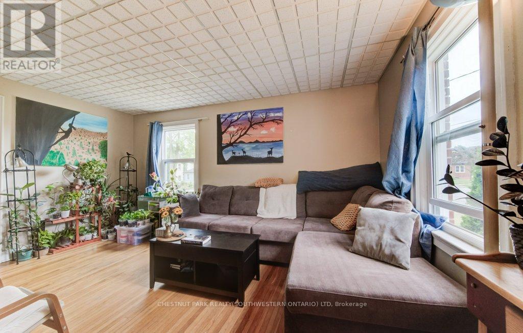Photo 5 of 56 Lilac Street, Waterloo ON