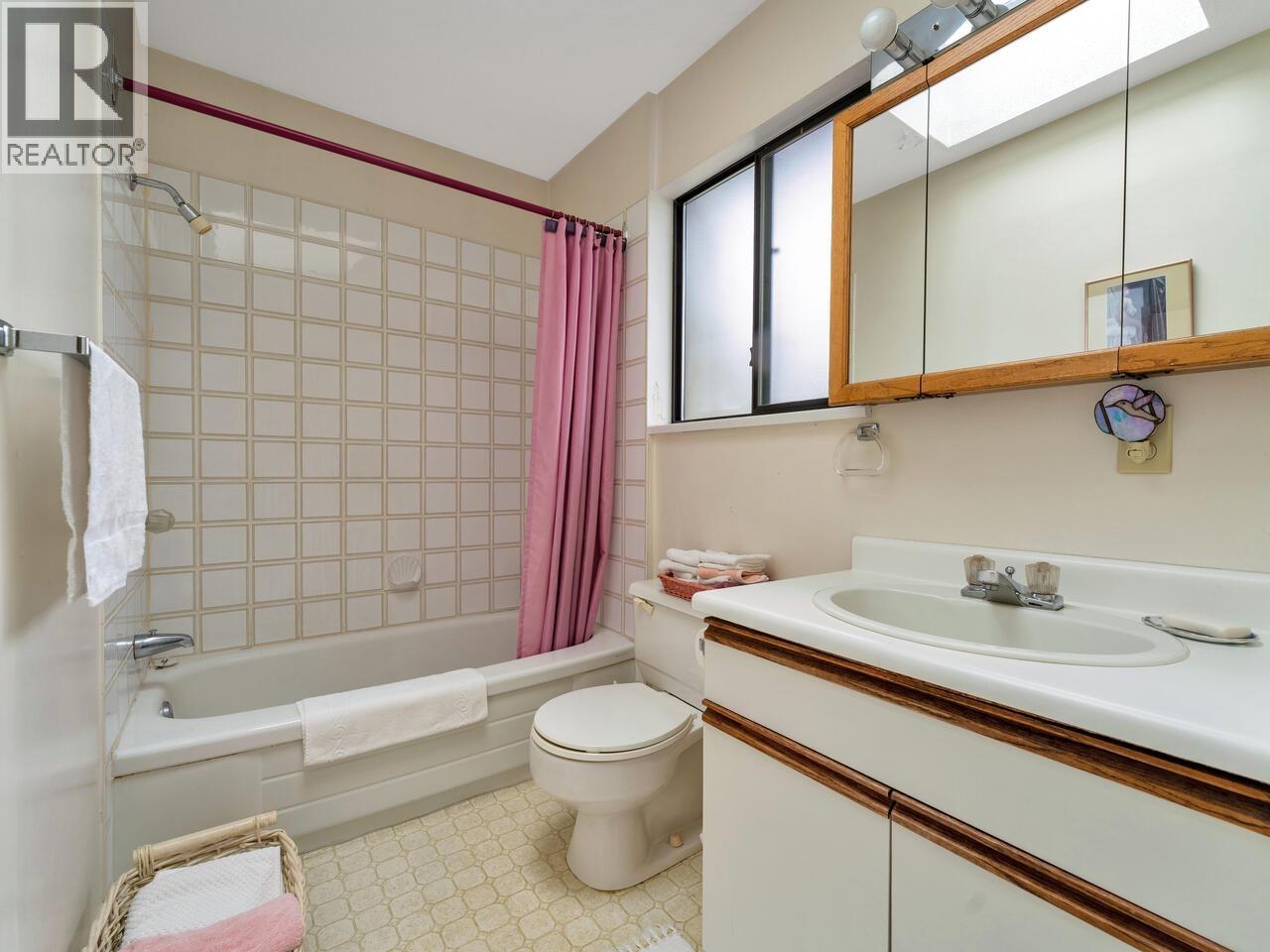 Photo 18 of 1379 Haywood Avenue, West Vancouver BC