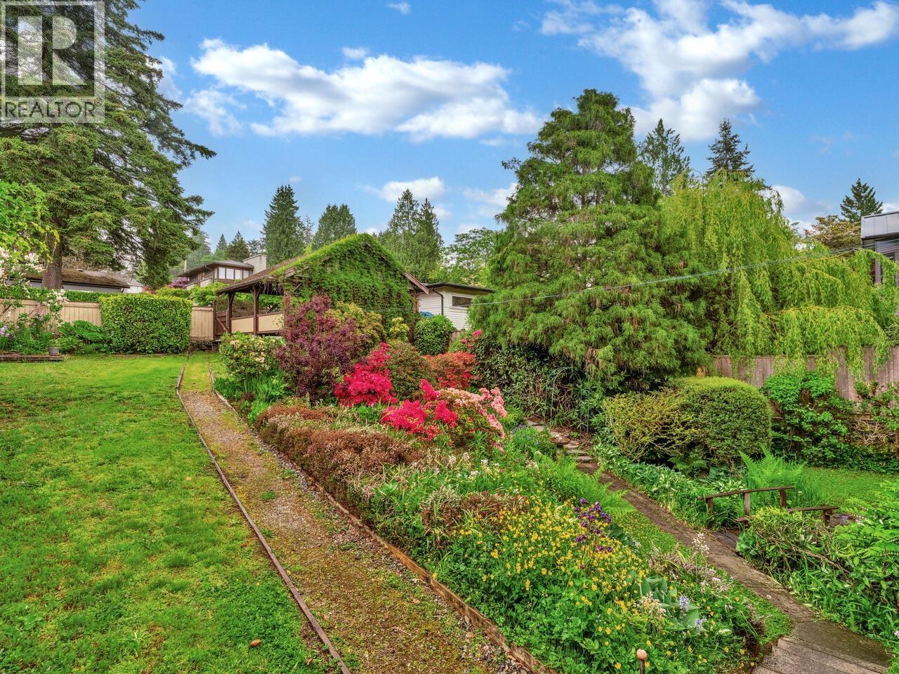Photo 21 of 1379 Haywood Avenue, West Vancouver BC