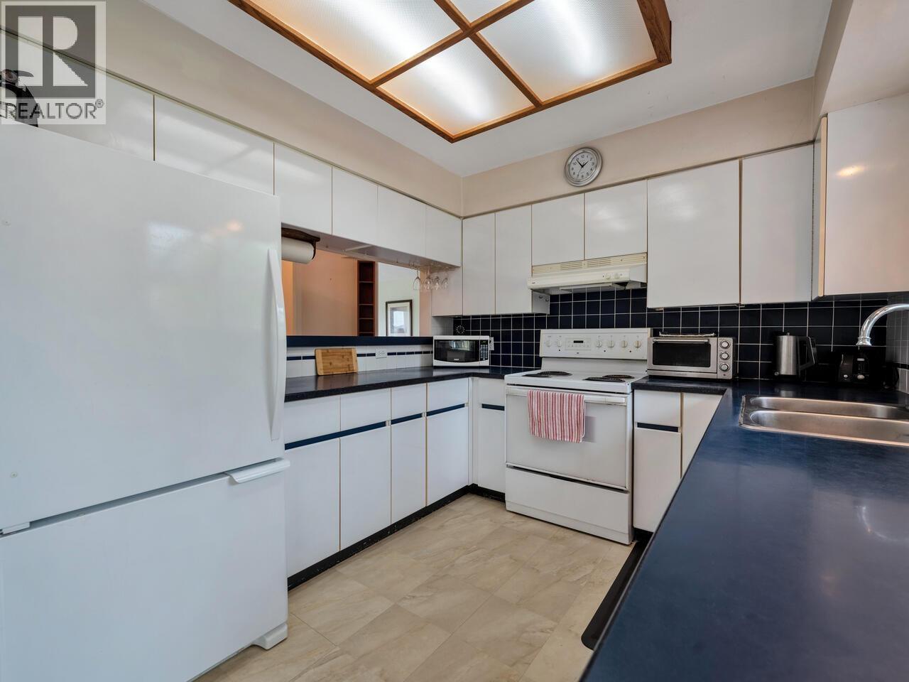 Photo 9 of 1379 Haywood Avenue, West Vancouver BC