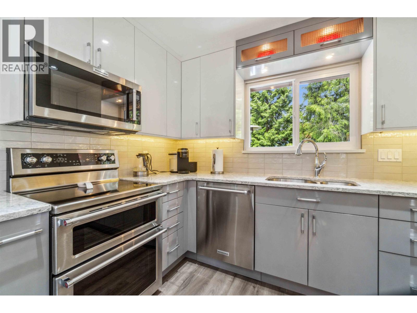 Photo 7 of 2761 Pilot Drive, Coquitlam BC