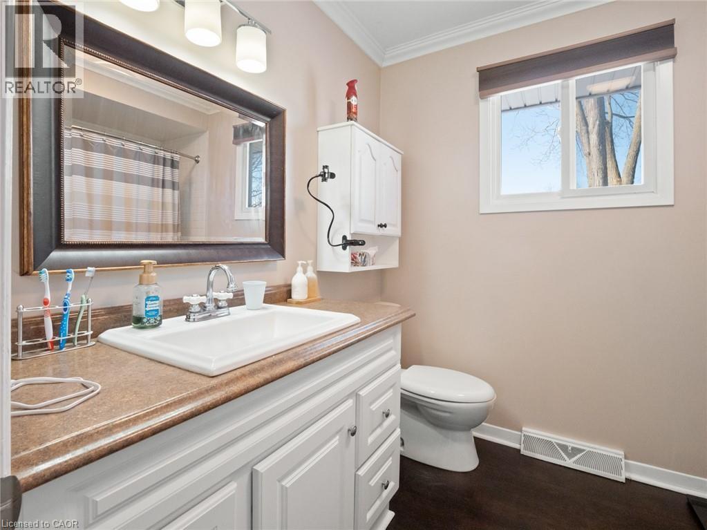 Photo 11 of 24 Gladys Avenue, Welland ON