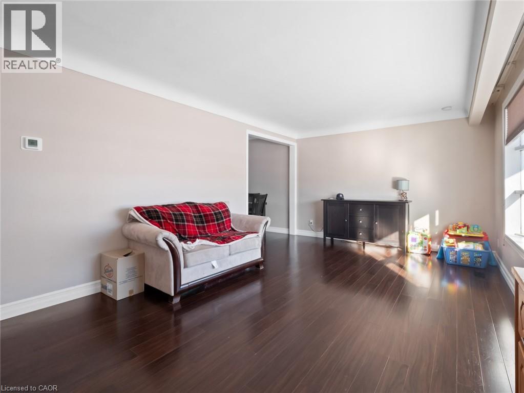 Photo 12 of 24 Gladys Avenue, Welland ON