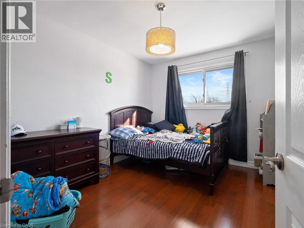Photo 15 of 24 Gladys Avenue, Welland ON