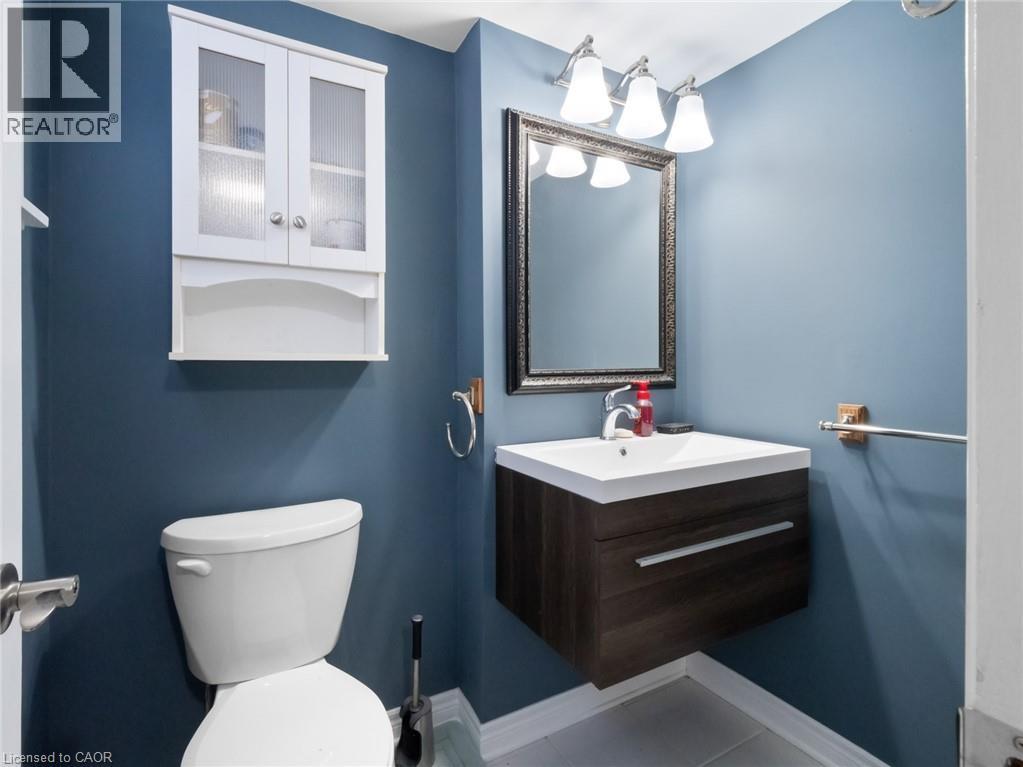 Photo 16 of 24 Gladys Avenue, Welland ON