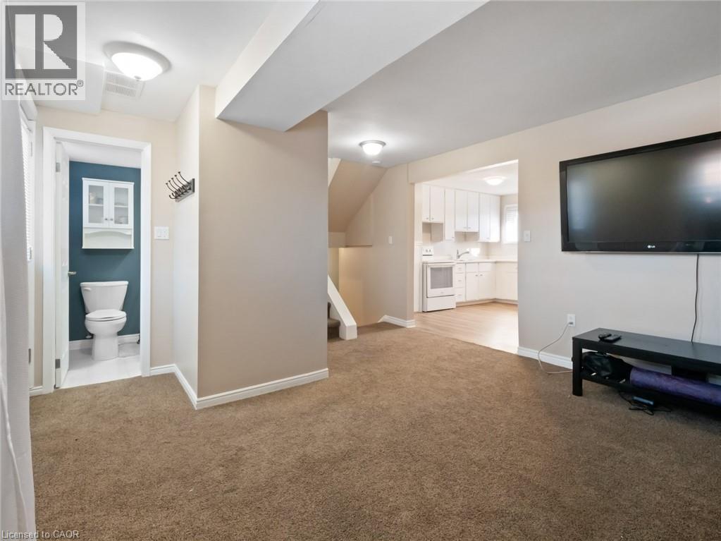 Photo 17 of 24 Gladys Avenue, Welland ON