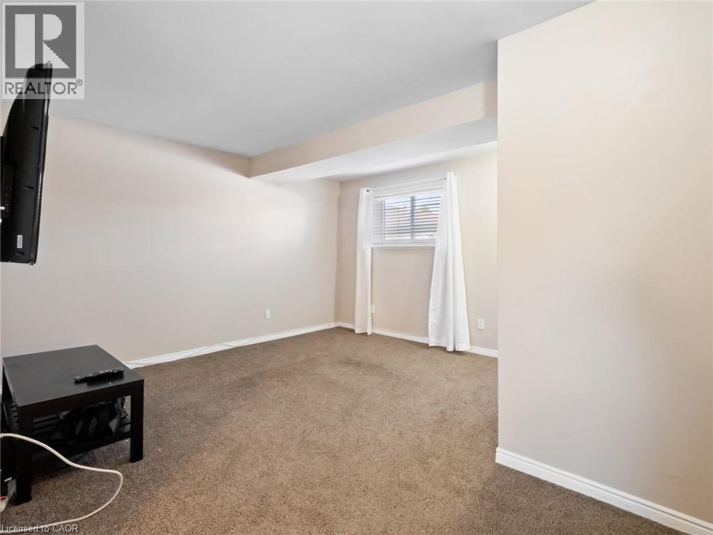 Photo 19 of 24 Gladys Avenue, Welland ON