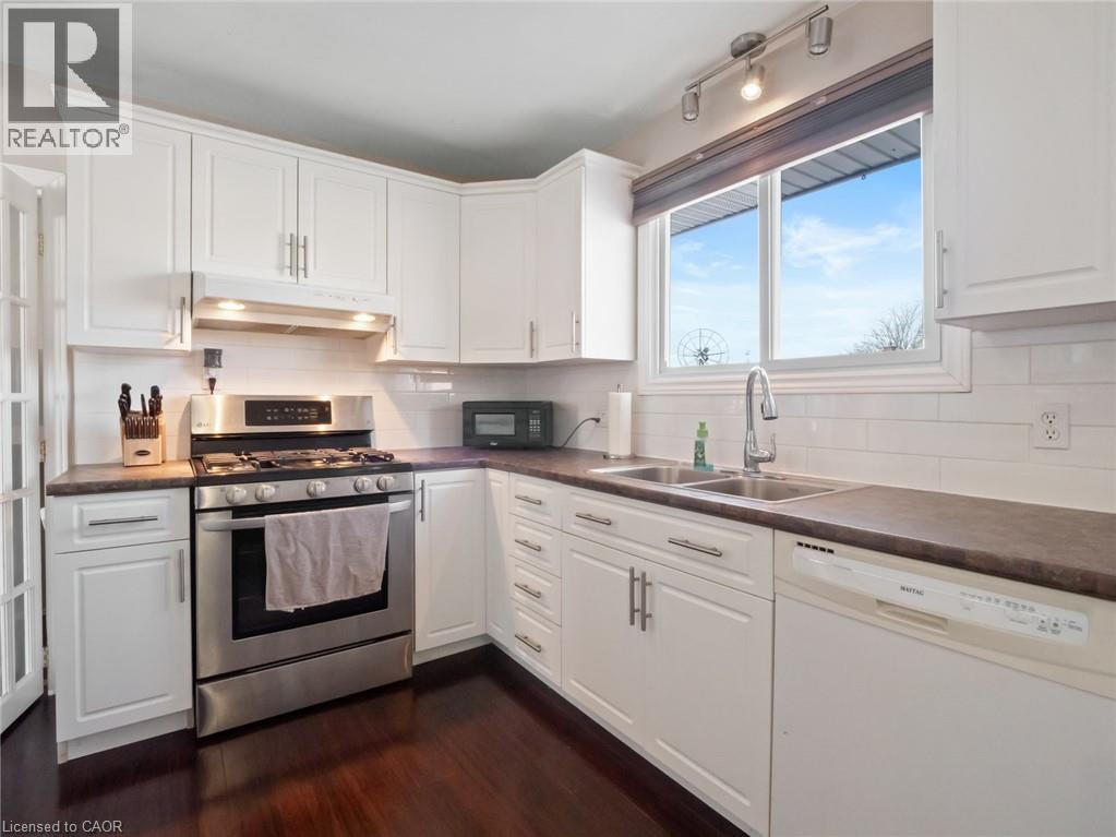 Photo 7 of 24 Gladys Avenue, Welland ON