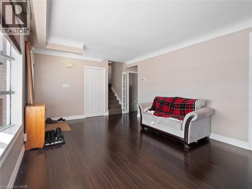 Photo 9 of 24 Gladys Avenue, Welland ON