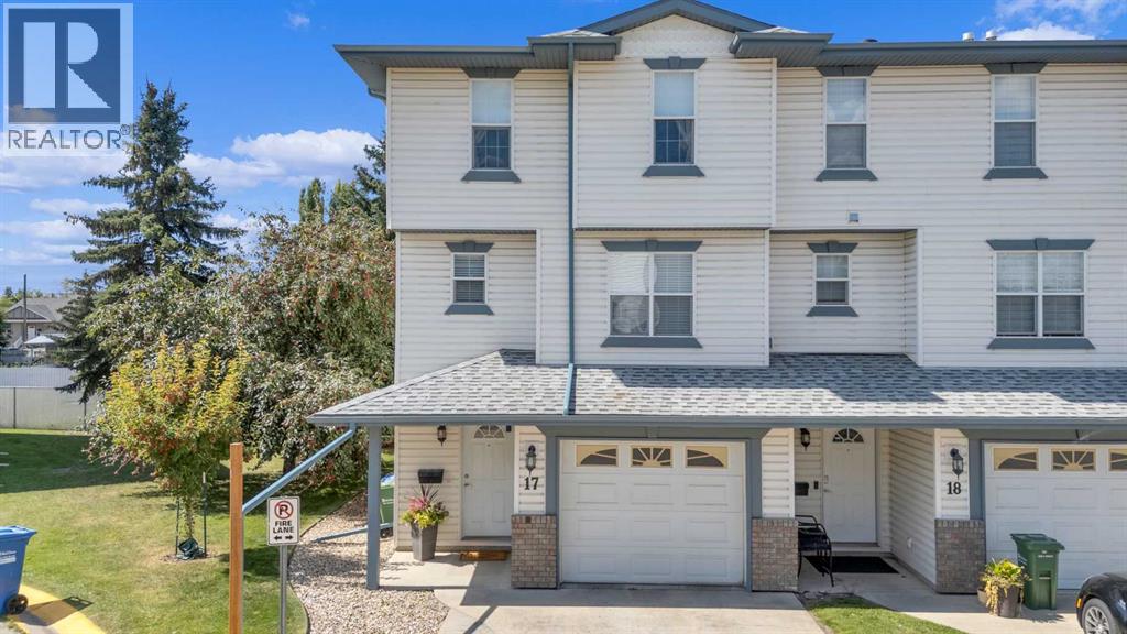 Photo 2 of 17 Kerry Wood Mews, Red Deer AB