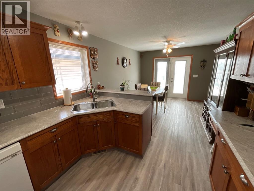 Photo 9 of 7564 59 Avenue, Red Deer AB