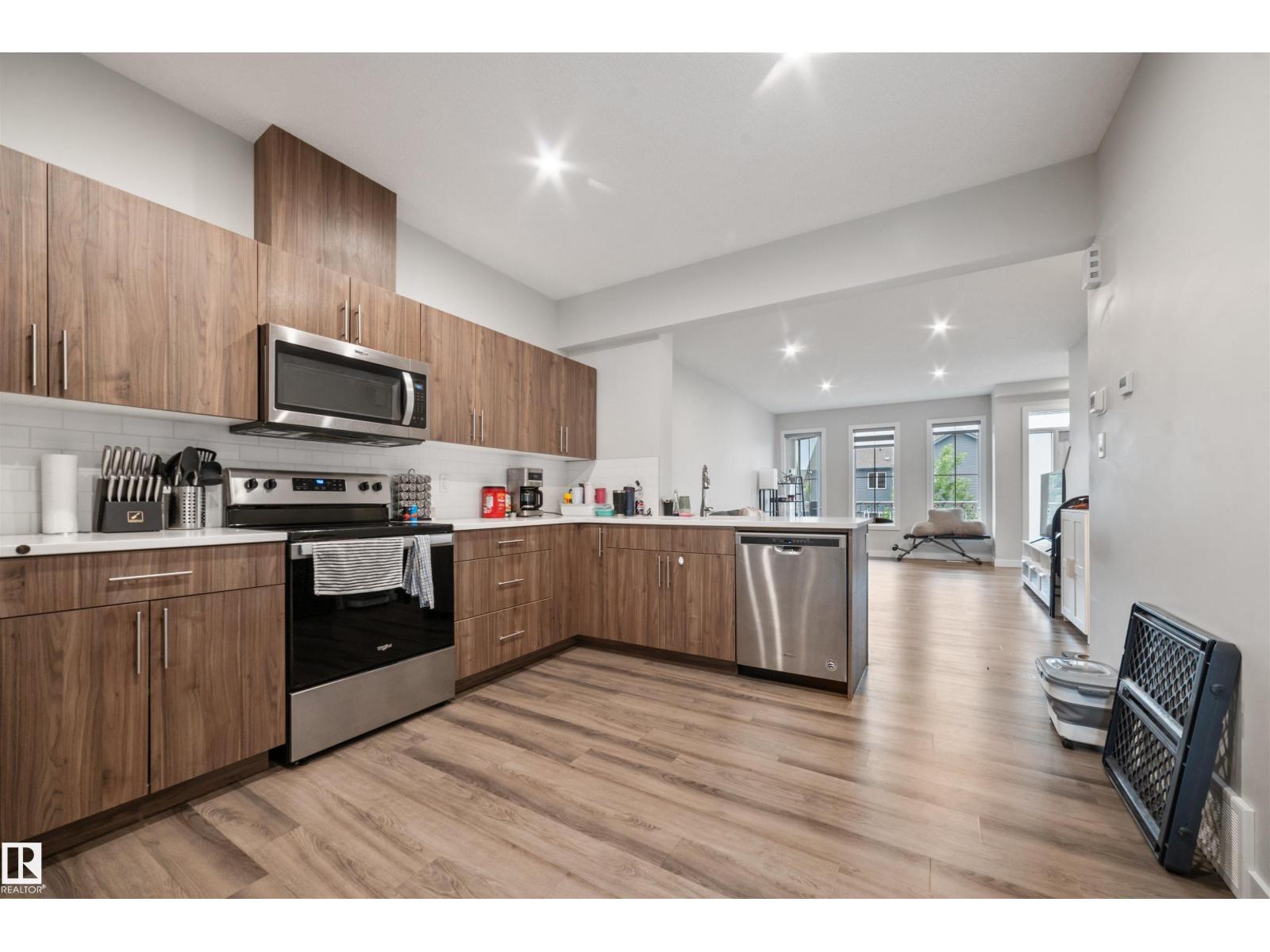 Photo 10 of 32 1051 Graydon Hill Bv Sw, Edmonton AB