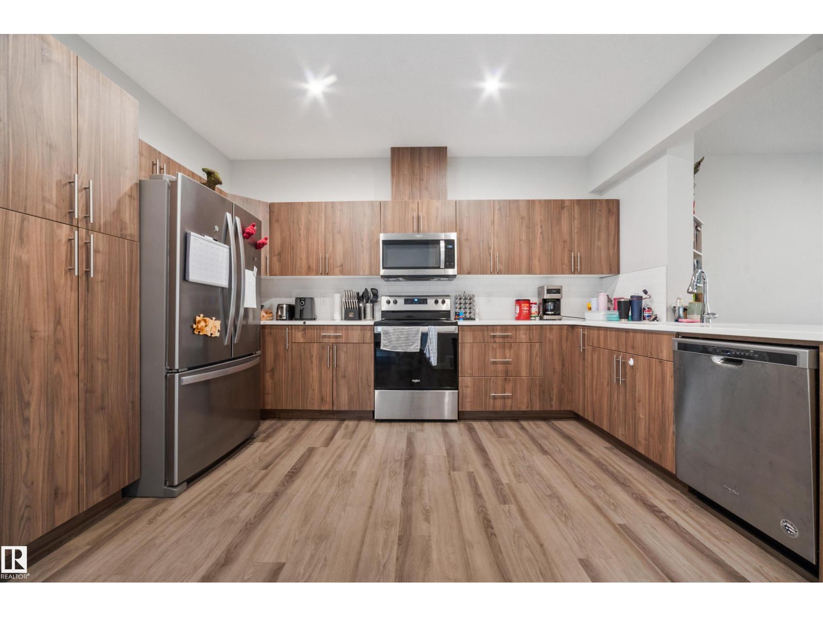 Photo 11 of 32 1051 Graydon Hill Bv Sw, Edmonton AB