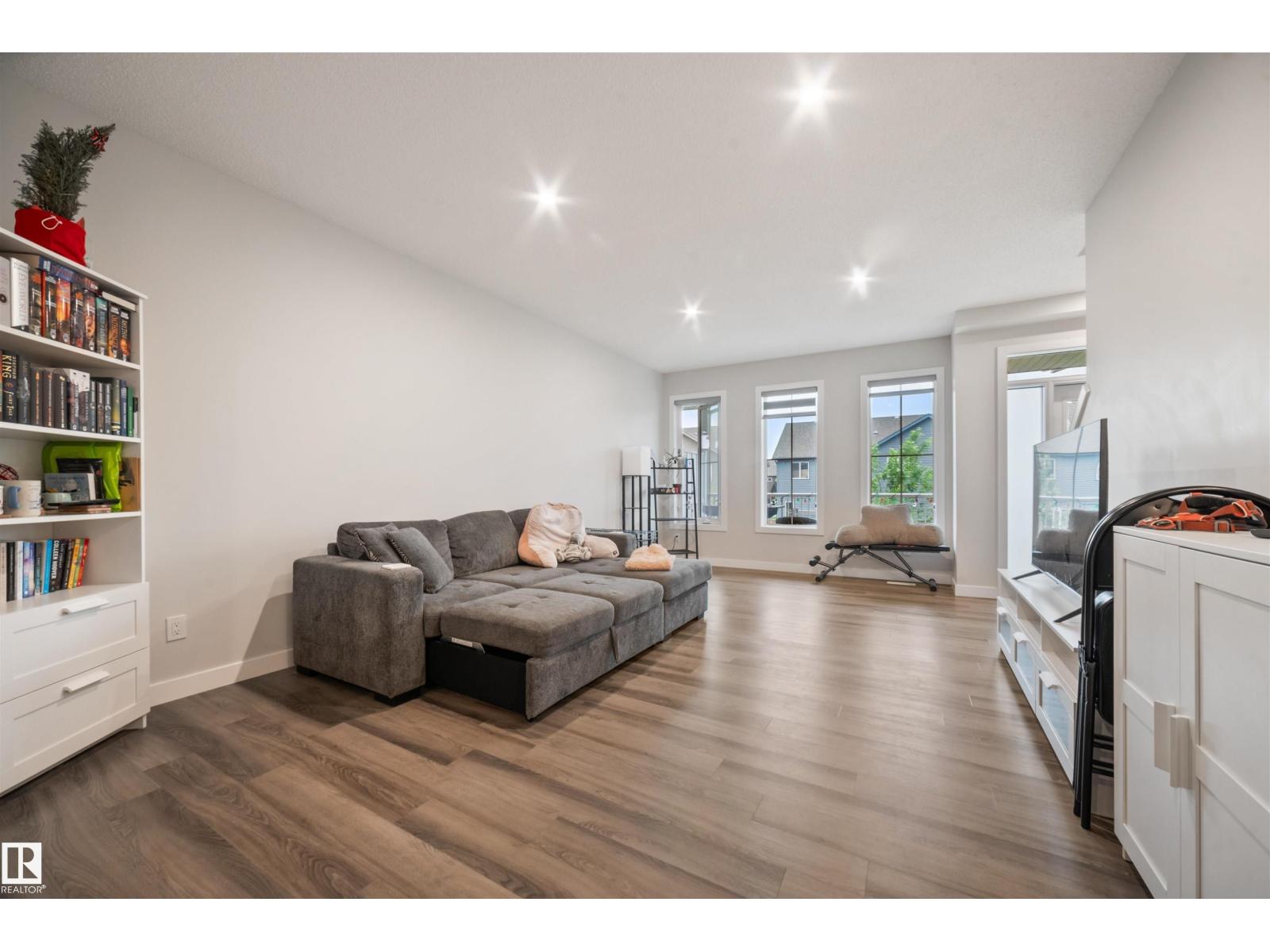 Photo 7 of 32 1051 Graydon Hill Bv Sw, Edmonton AB
