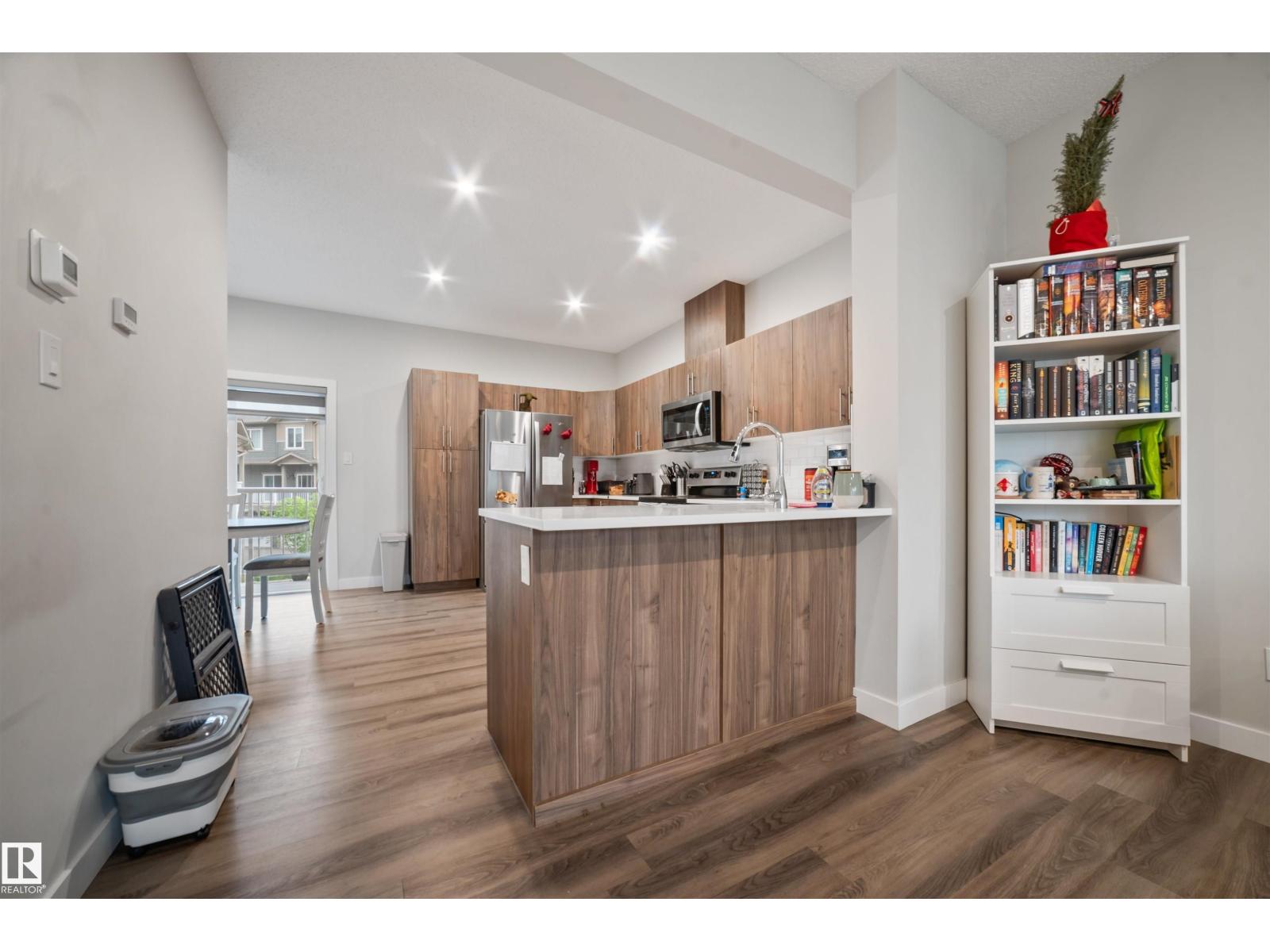 Photo 9 of 32 1051 Graydon Hill Bv Sw, Edmonton AB