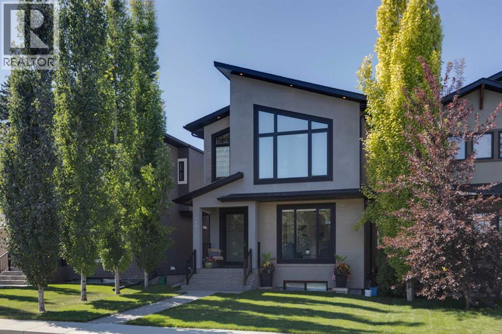 Photo 1 of 2415 31 Street Sw, Calgary AB