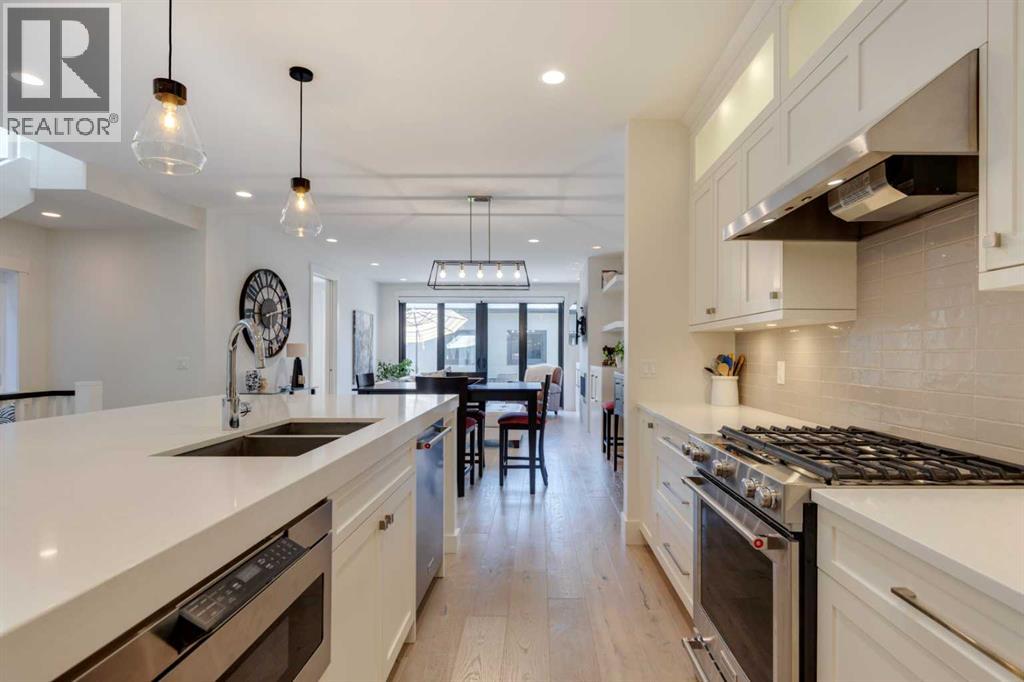 Photo 10 of 2415 31 Street Sw, Calgary AB