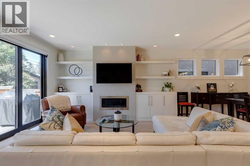 Photo 13 of 2415 31 Street Sw, Calgary AB