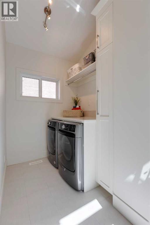 Photo 28 of 2415 31 Street Sw, Calgary AB