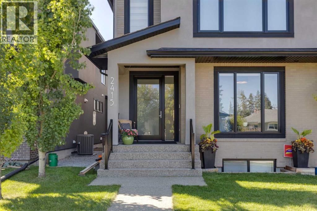 Photo 2 of 2415 31 Street Sw, Calgary AB