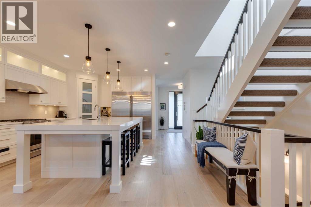 Photo 11 of 2415 31 Street Sw, Calgary AB