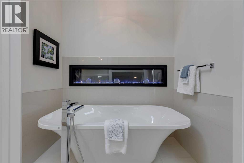 Photo 22 of 2415 31 Street Sw, Calgary AB