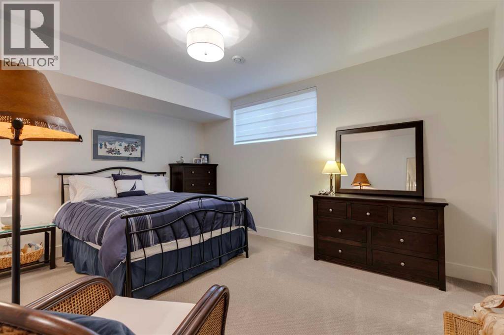 Photo 33 of 2415 31 Street Sw, Calgary AB