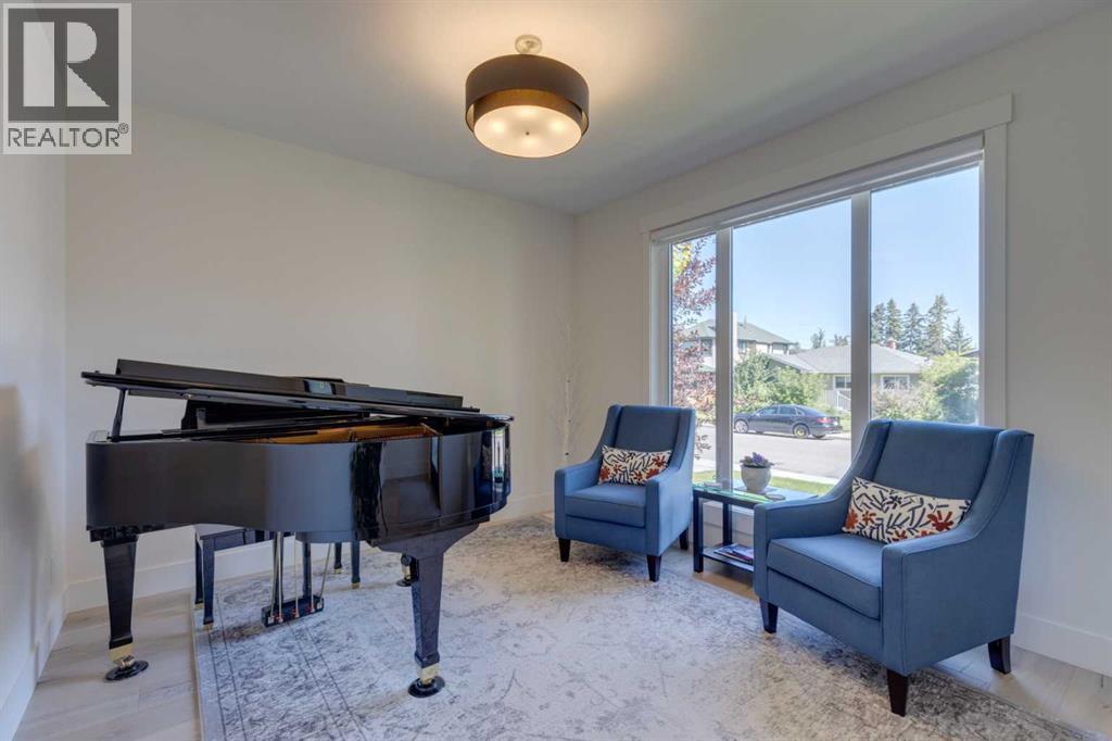 Photo 4 of 2415 31 Street Sw, Calgary AB