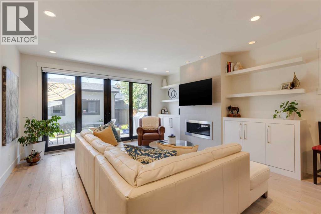 Photo 14 of 2415 31 Street Sw, Calgary AB