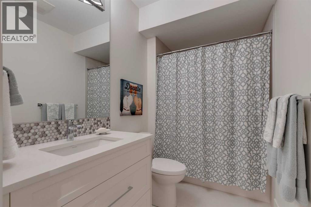 Photo 40 of 2415 31 Street Sw, Calgary AB
