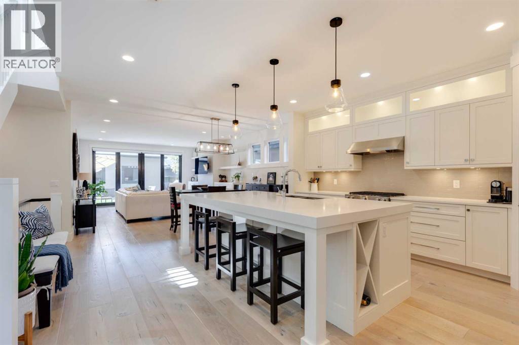 Photo 8 of 2415 31 Street Sw, Calgary AB
