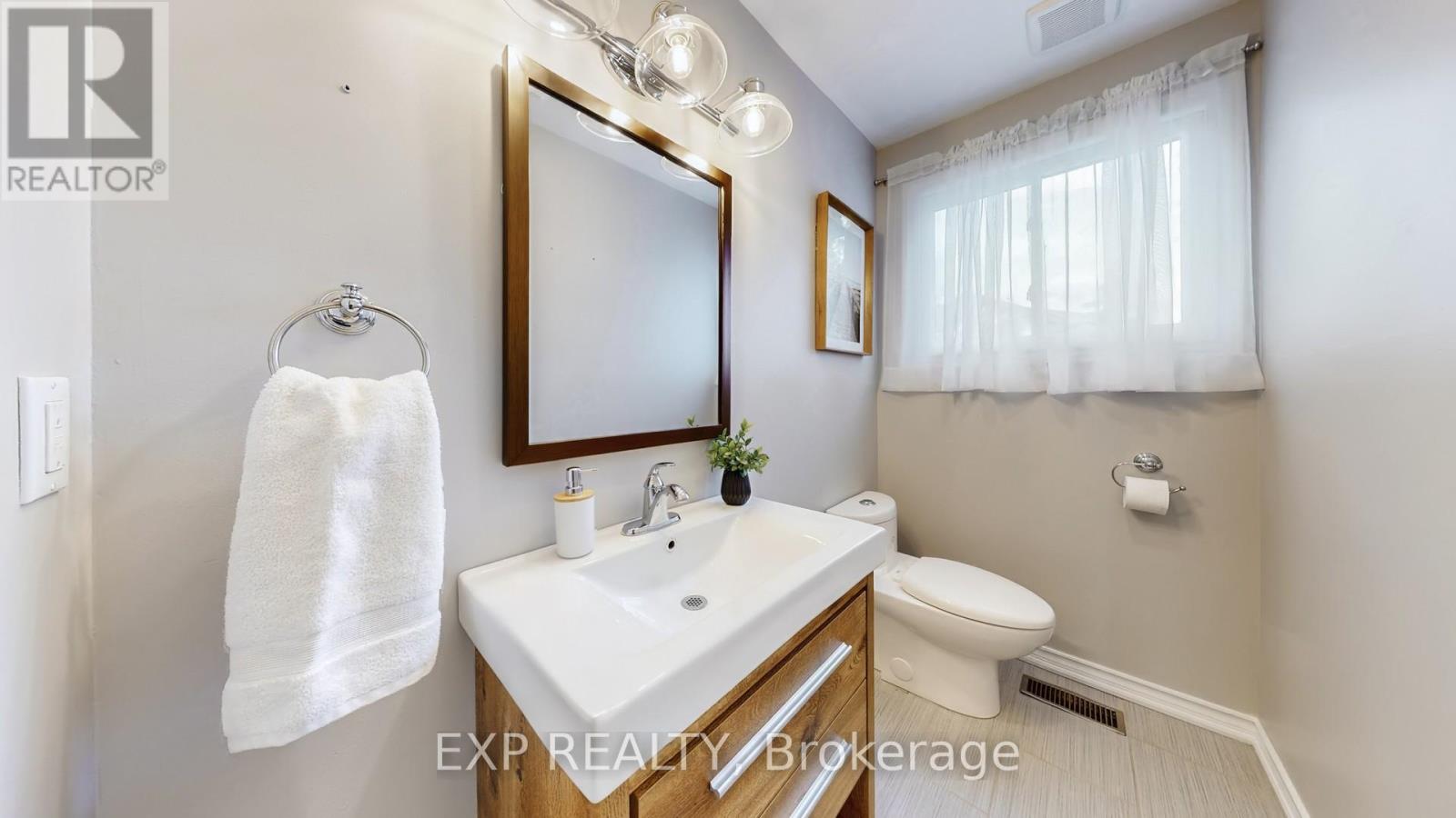Photo 36 of 933 Central Park Boulevard N, Oshawa ON
