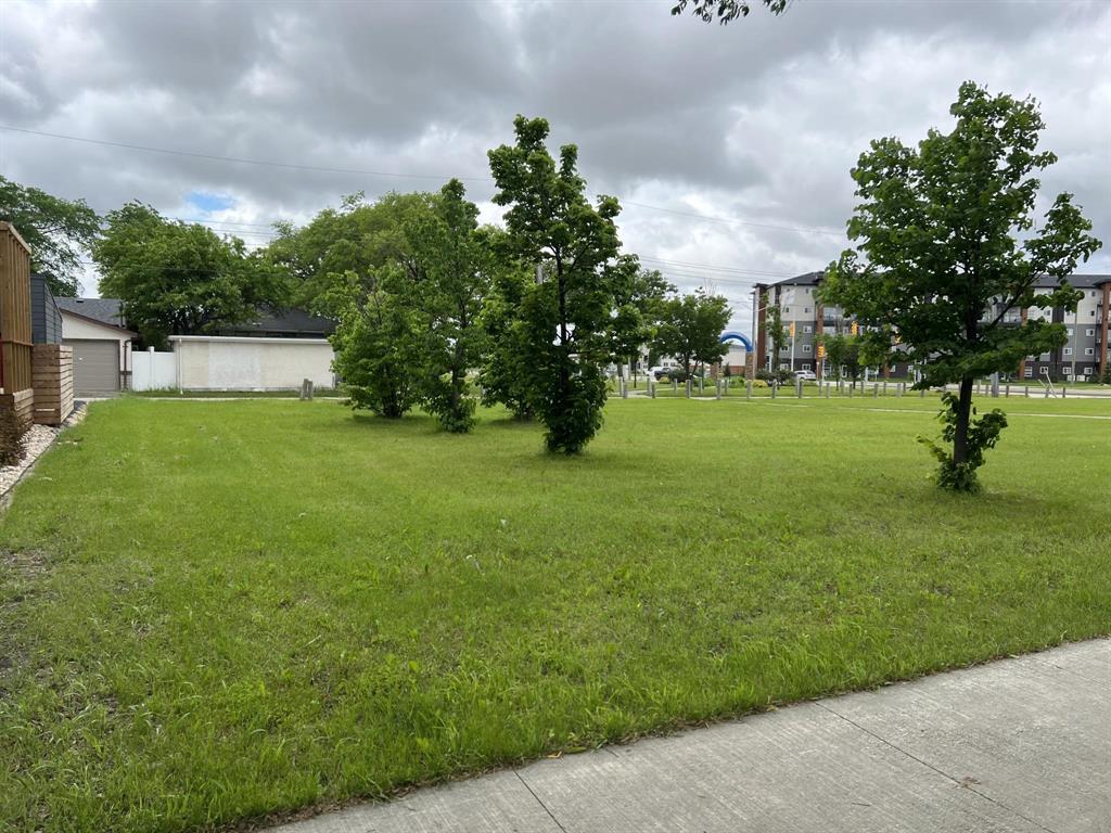 Photo 2 of 750 Rosseau Avenue W, Winnipeg MB