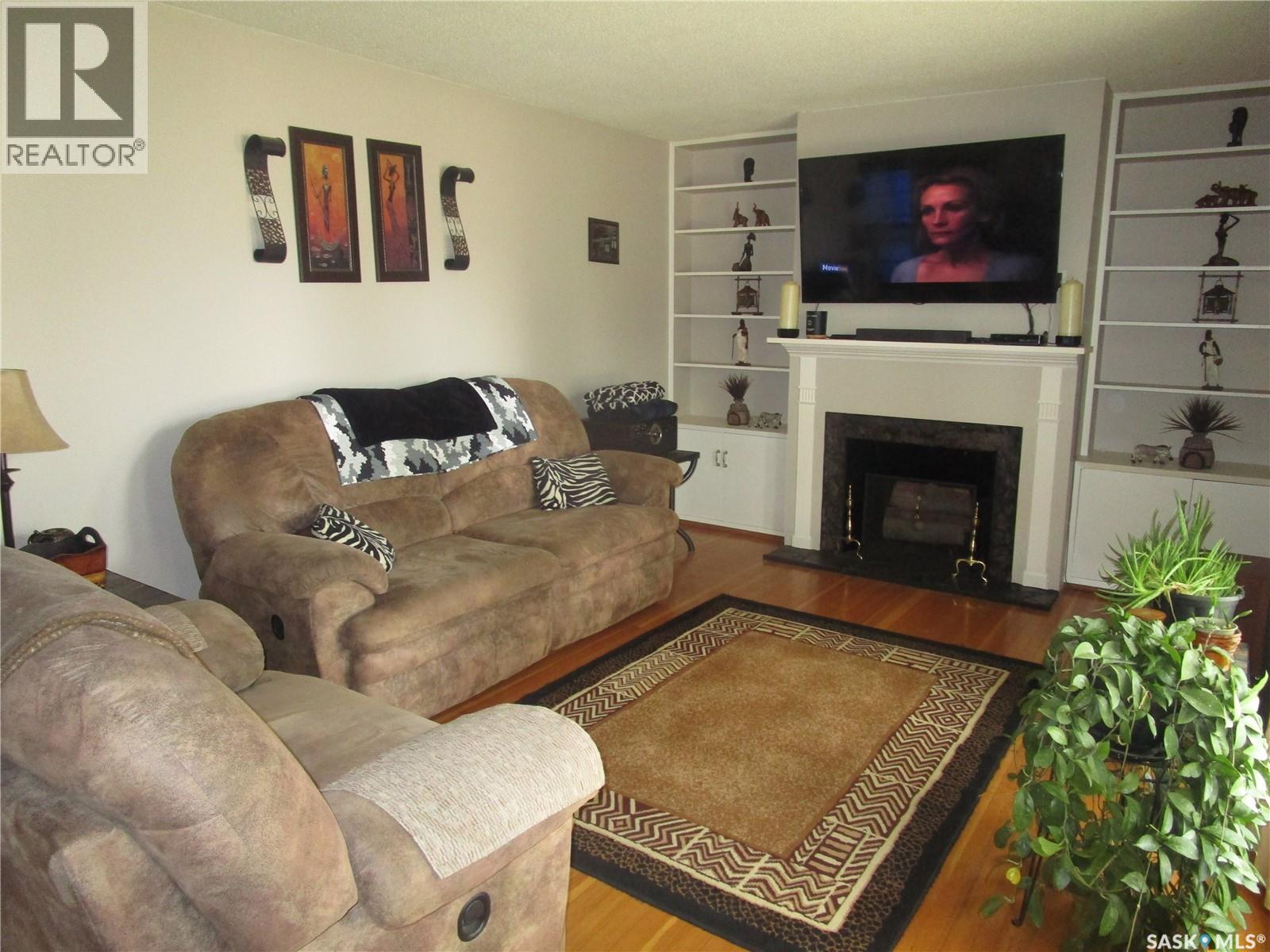 Photo 2 of 100 Bell Road, Assiniboia SK