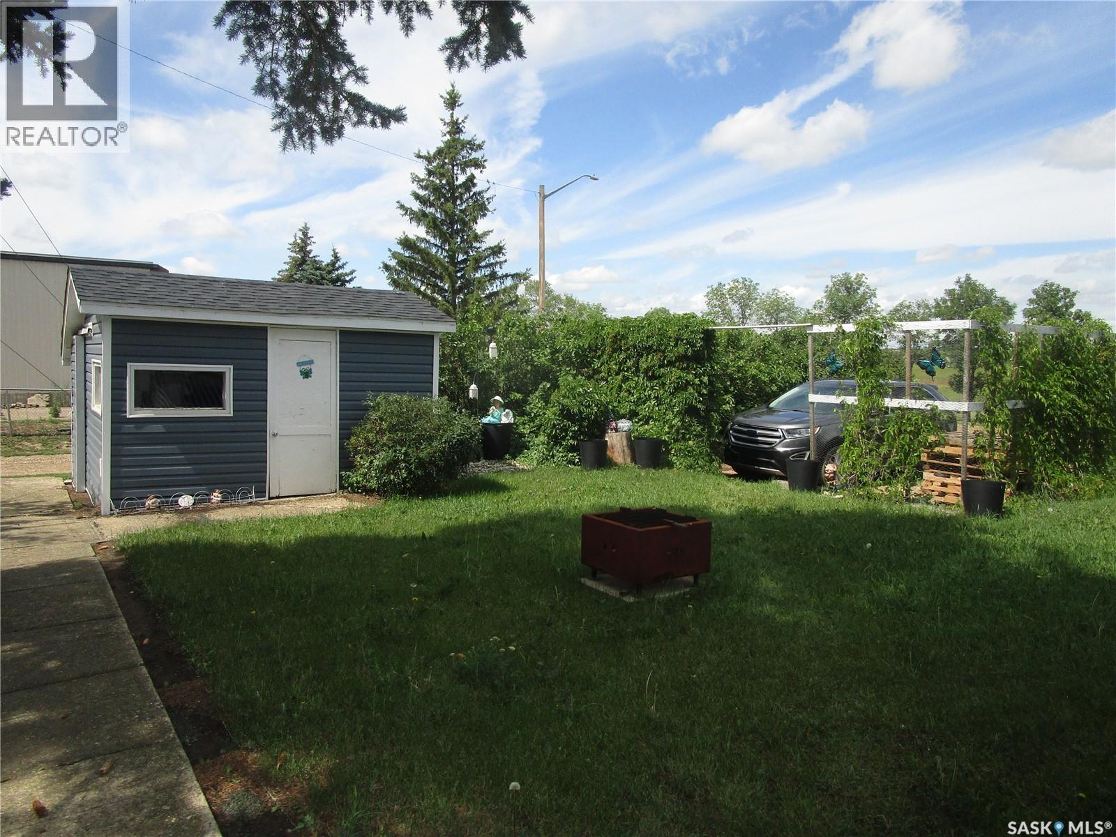 Photo 20 of 100 Bell Road, Assiniboia SK