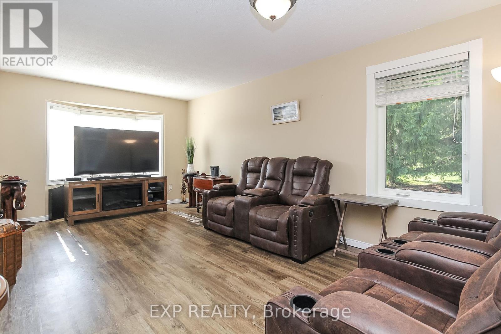 Photo 4 of 9 Birdie Court, Wasaga Beach ON