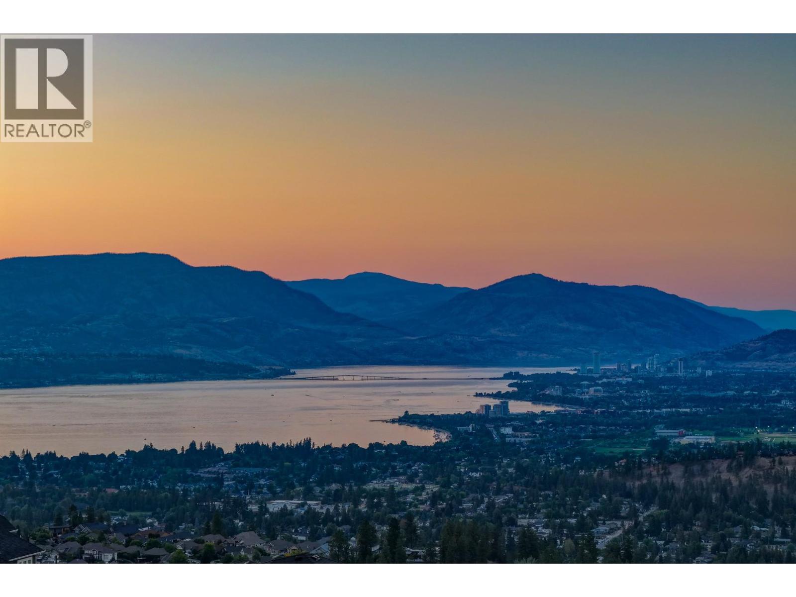 Photo 3 of 1060 Heweston Avenue, Kelowna BC